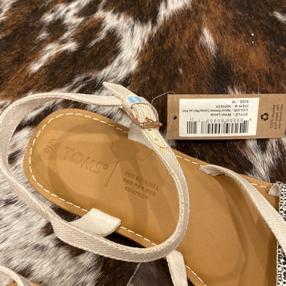 TOMS Lexie Sandal in Natural Shimmer Mini Leopard Print - Picture 3 of 6